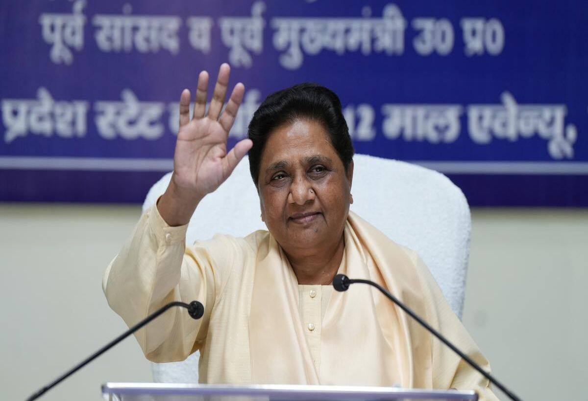Political -मायावती को मिला बर्थडे गिफ्ट! सुप्रीम कोर्ट ने मूर्तियां बनवाने के खिलाफ चल रहा केस किया बंद – #INA Political -मायावती को मिला बर्थडे गिफ्ट! सुप्रीम कोर्ट ने मूर्तियां बनवाने के खिलाफ चल रहा केस किया बंद – #INA