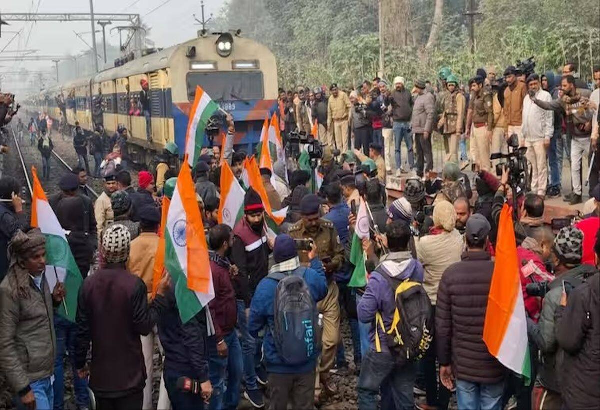 Political -Bihar Bandh: पप्पू यादव के बिहार बंद में समर्थकों का हंगामा, कहा – 'सरकार का राम नाम सत्य करना है' – #INA Political -Bihar Bandh: पप्पू यादव के बिहार बंद में समर्थकों का हंगामा, कहा – 'सरकार का राम नाम सत्य करना है' – #INA