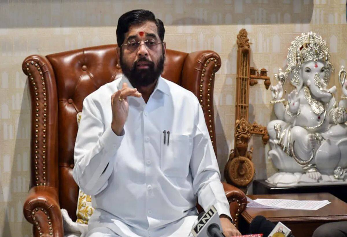 Political -'महाराष्ट्र को जल्द तीसरा डिप्टी CM मिलेगा': क्या एकनाथ शिंदे नाराज हैं? संजय राउत ने शिवसेना में दरार का किया दावा – #INA Political -'महाराष्ट्र को जल्द तीसरा डिप्टी CM मिलेगा': क्या एकनाथ शिंदे नाराज हैं? संजय राउत ने शिवसेना में दरार का किया दावा – #INA