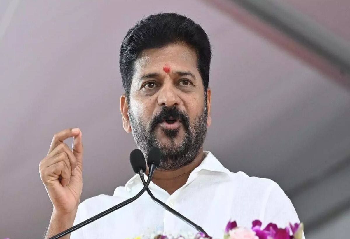 Political -रेवंत रेड्डी का विवादित बयान! आक्रमणकारी महमूद गजनवी से कर दी पीएम मोदी की तुलना, BJP ने की माफी की मांग – #INA Political -रेवंत रेड्डी का विवादित बयान! आक्रमणकारी महमूद गजनवी से कर दी पीएम मोदी की तुलना, BJP ने की माफी की मांग – #INA