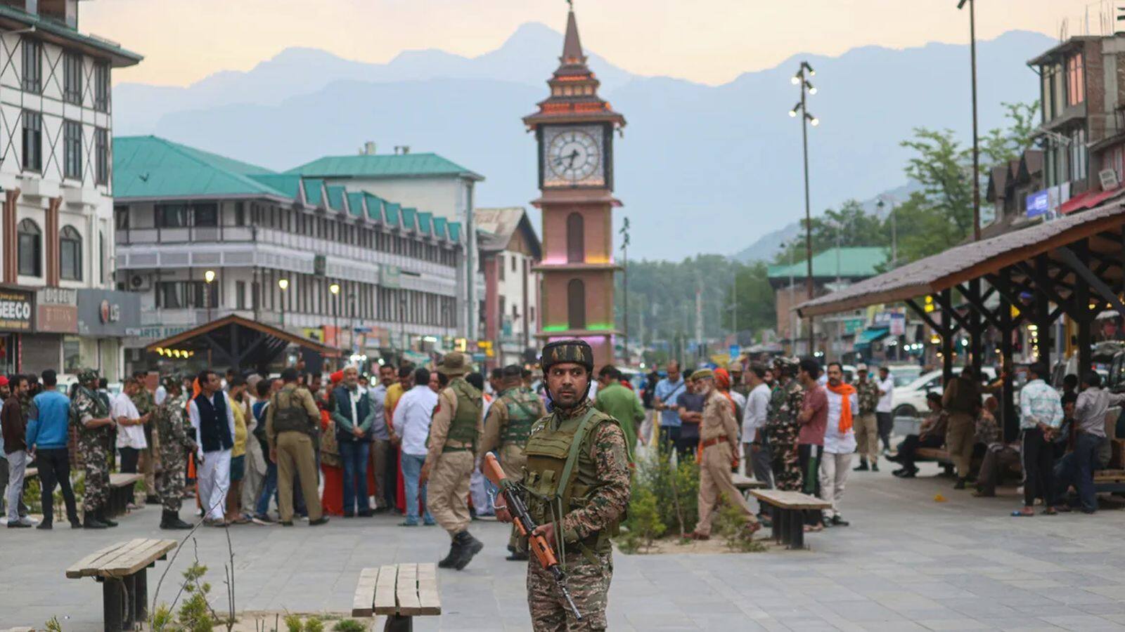 National-India-Pakistan Tensions: पाकिस्तान ने लगातार 8वें दिन किया सीजफायर का उल्लंघन, LoC के पास लोग तैयार कर रहे बंकर – #INA National-India-Pakistan Tensions: पाकिस्तान ने लगातार 8वें दिन किया सीजफायर का उल्लंघन, LoC के पास लोग तैयार कर रहे बंकर – #INA