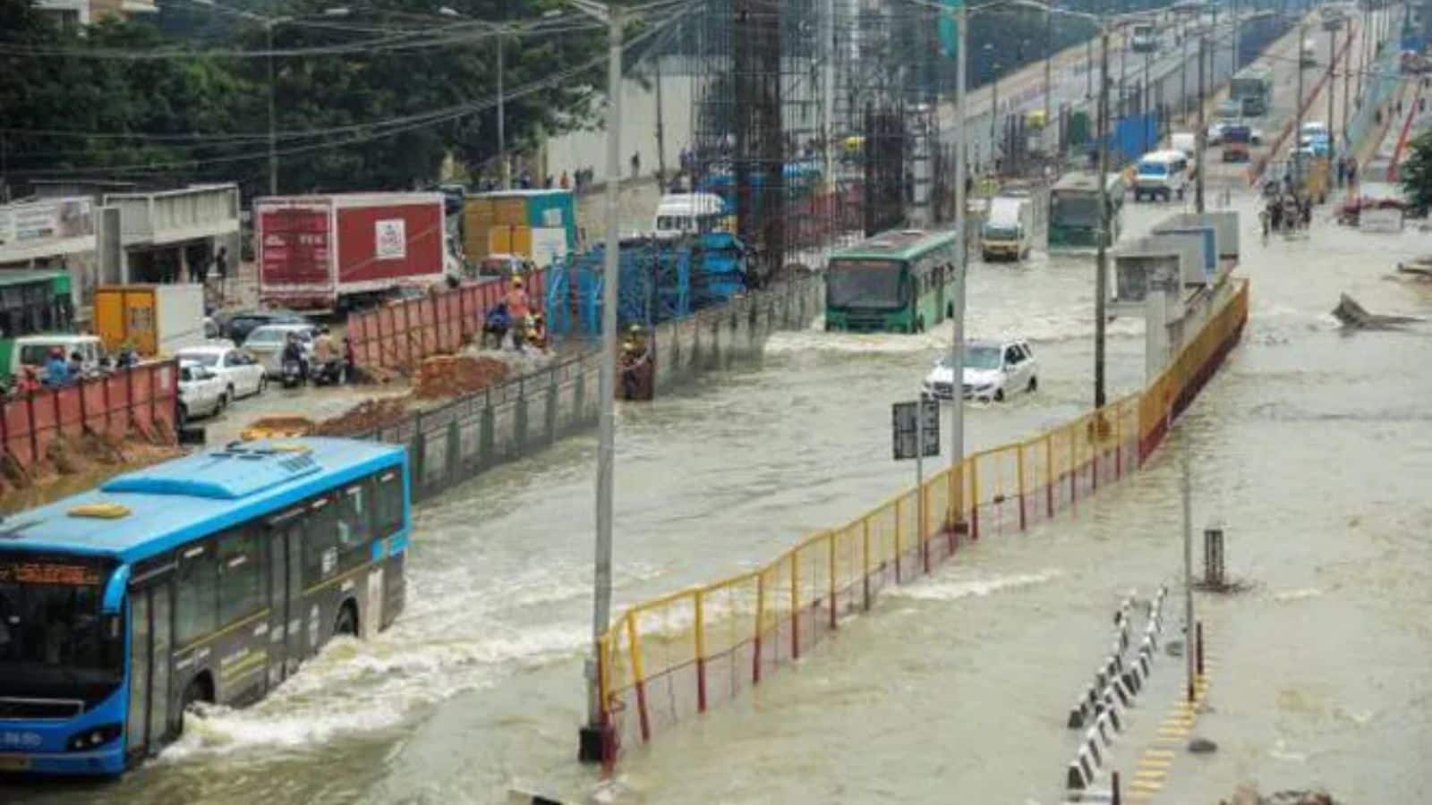 National-Bengaluru: समुद्र तल से 3,000 फीट ऊपर भारत का टेक हब बेंगलुरु, हर बारिश में क्यों हो जाता है पानी-पानी – #INA National-Bengaluru: समुद्र तल से 3,000 फीट ऊपर भारत का टेक हब बेंगलुरु, हर बारिश में क्यों हो जाता है पानी-पानी – #INA