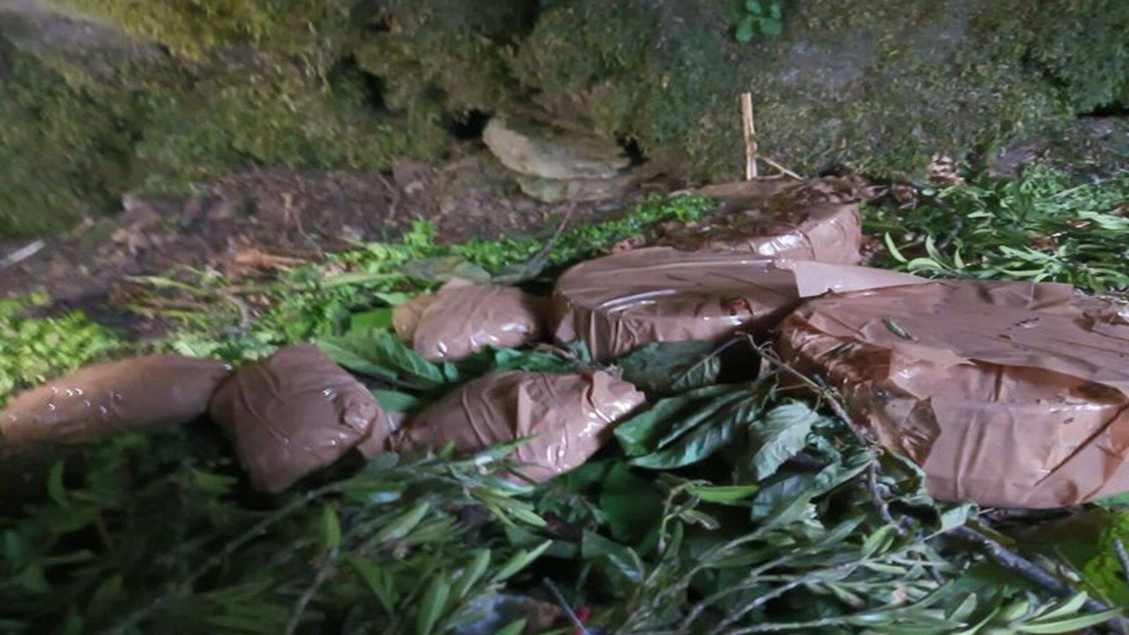 National-Pahalgam Attack: पहलगाम हमले के बाद पुंछ में आतंकी ठिकानों का भंडाफोड़, 5 IED और दो रेडियो सेट बरामद – #INA National-Pahalgam Attack: पहलगाम हमले के बाद पुंछ में आतंकी ठिकानों का भंडाफोड़, 5 IED और दो रेडियो सेट बरामद – #INA
