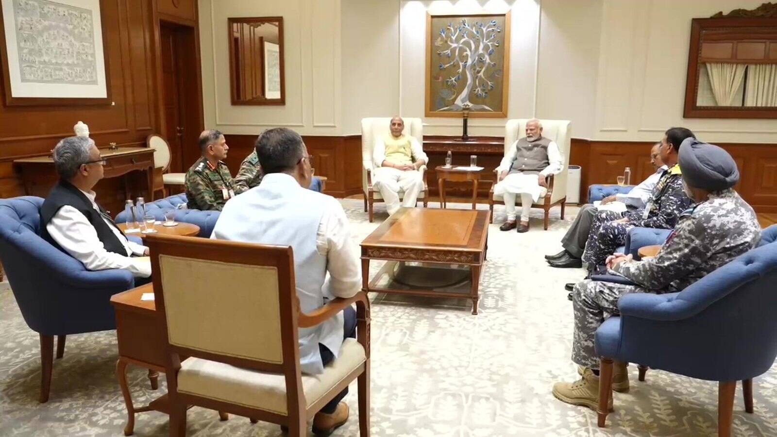 National-PM मोदी ने की राजनाथ सिंह, अजीत डोभाल, CDS और सभी सशस्त्र बलों के प्रमुखों के साथ हाई लेवल मीटिंग – #INA National-PM मोदी ने की राजनाथ सिंह, अजीत डोभाल, CDS और सभी सशस्त्र बलों के प्रमुखों के साथ हाई लेवल मीटिंग – #INA