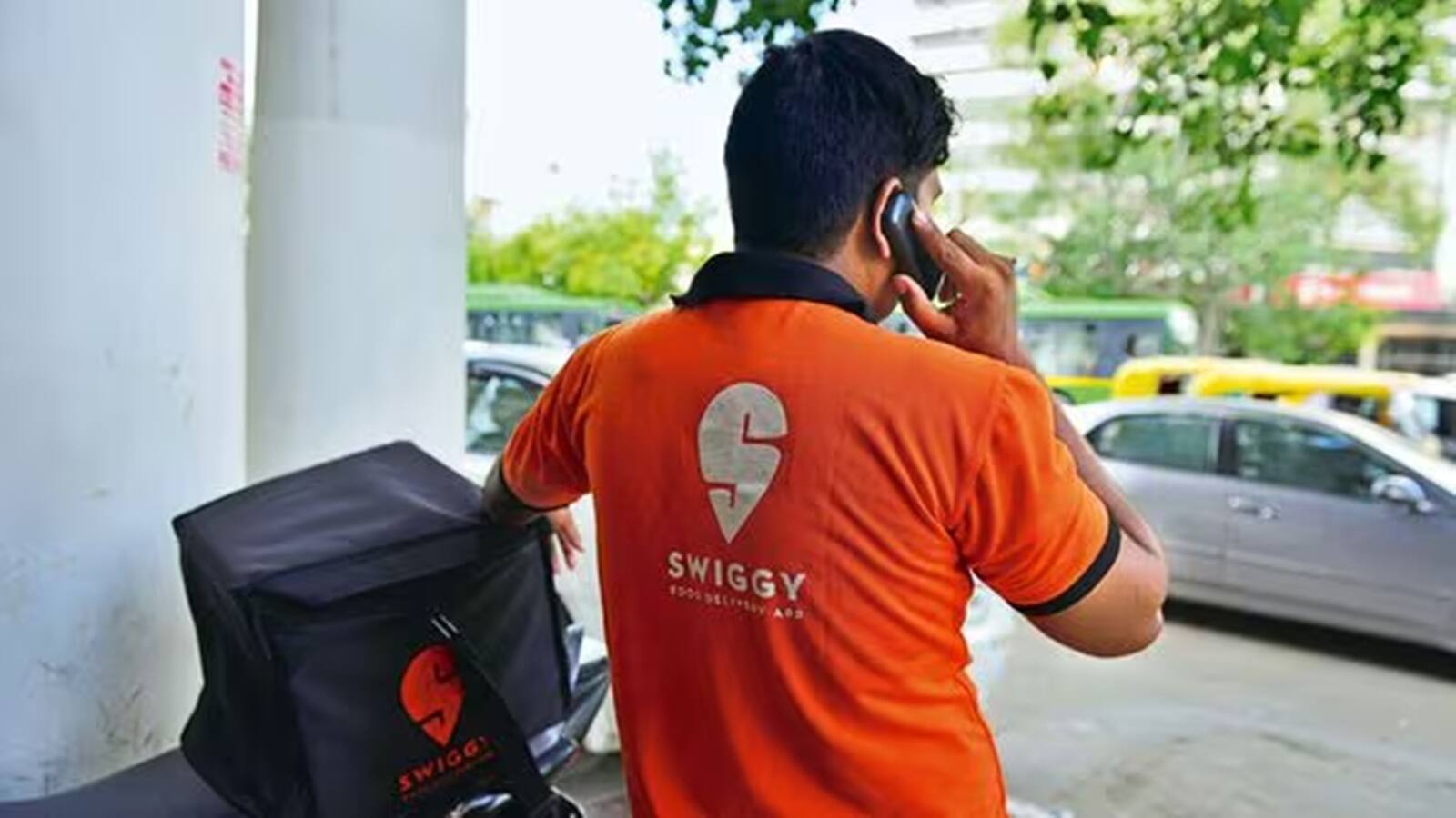 खबर बाजार -Swiggy vs Zomato: जोमैटो ने बंद की तो स्विगी ने बढ़ाया फास्ट सर्विस का दायरा, 500 से अधिक शहरों में पहुंचा Bolt – #INA खबर बाजार -Swiggy vs Zomato: जोमैटो ने बंद की तो स्विगी ने बढ़ाया फास्ट सर्विस का दायरा, 500 से अधिक शहरों में पहुंचा Bolt – #INA