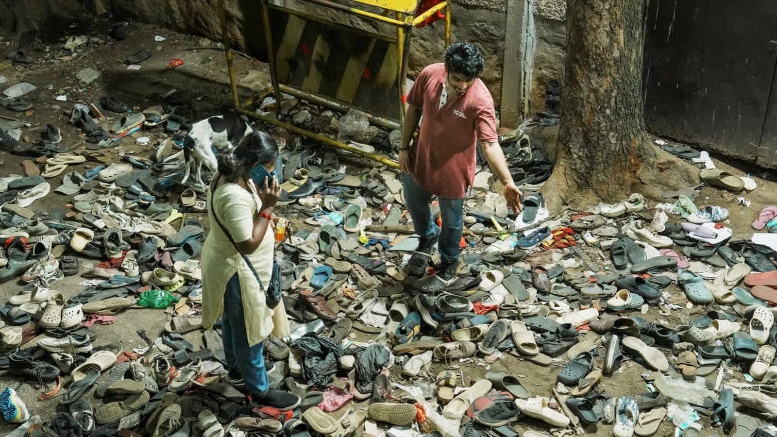 National-Bengaluru Stampede: बेंगलुरु भगदड़ मामले में RCB पर शिकंजा, मार्केटिंग हेड निखिल सोसले समेत 4 गिरफ्तार – #INA National-Bengaluru Stampede: बेंगलुरु भगदड़ मामले में RCB पर शिकंजा, मार्केटिंग हेड निखिल सोसले समेत 4 गिरफ्तार – #INA