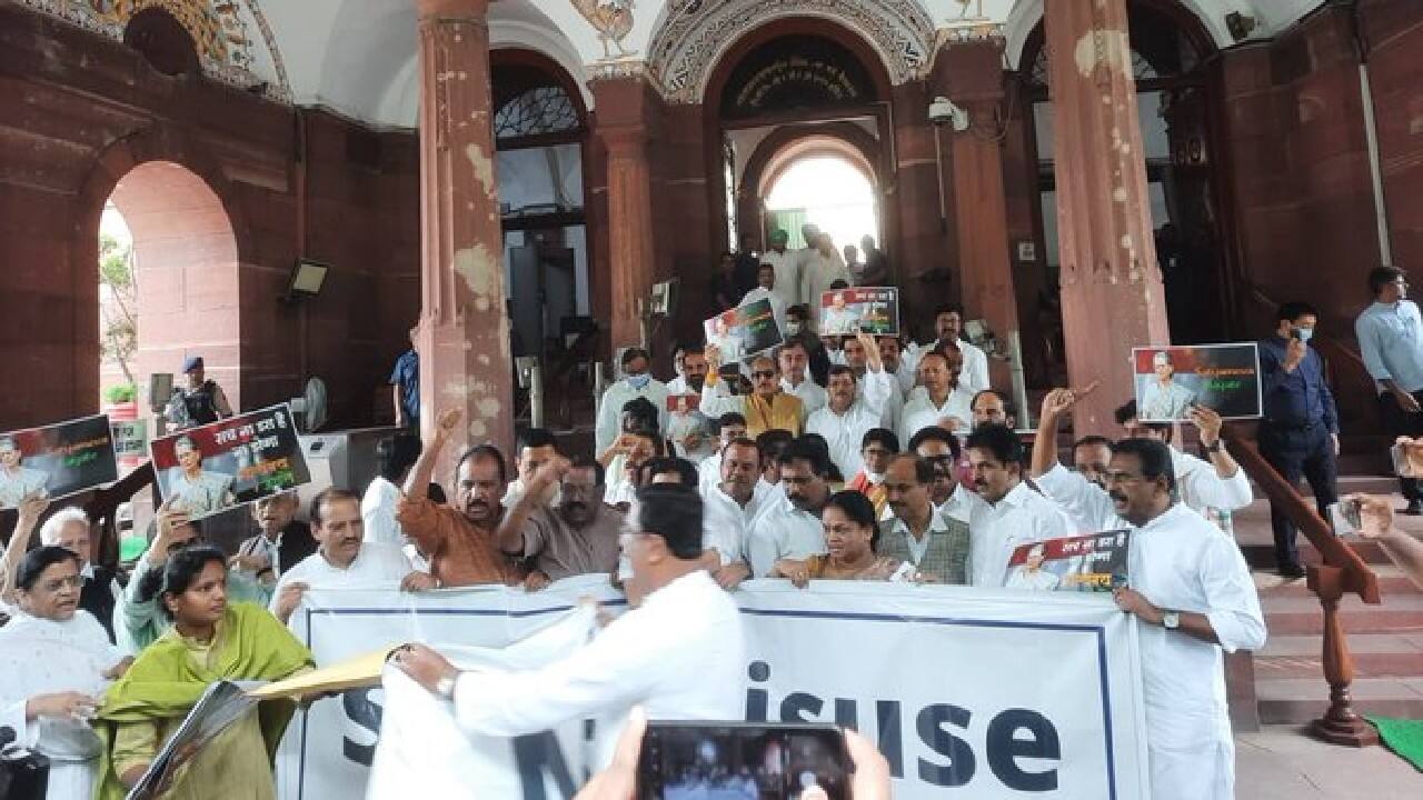 In Pics Congress Stages Protests As Sonia Gandhi Is Questioned By ED