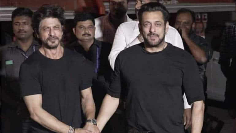 Salman Khan Birthday Shah Rukh Khan Hugs Actor At Party Video