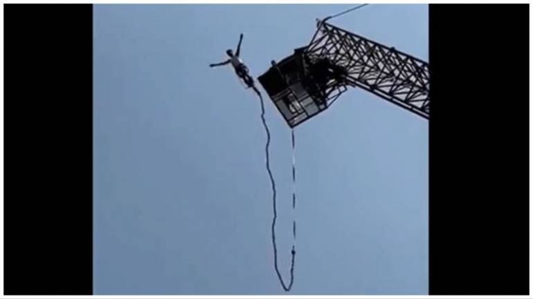 Caught On Camera Tourists Miraculous Escape As Bungee Jumping Cord Breaks