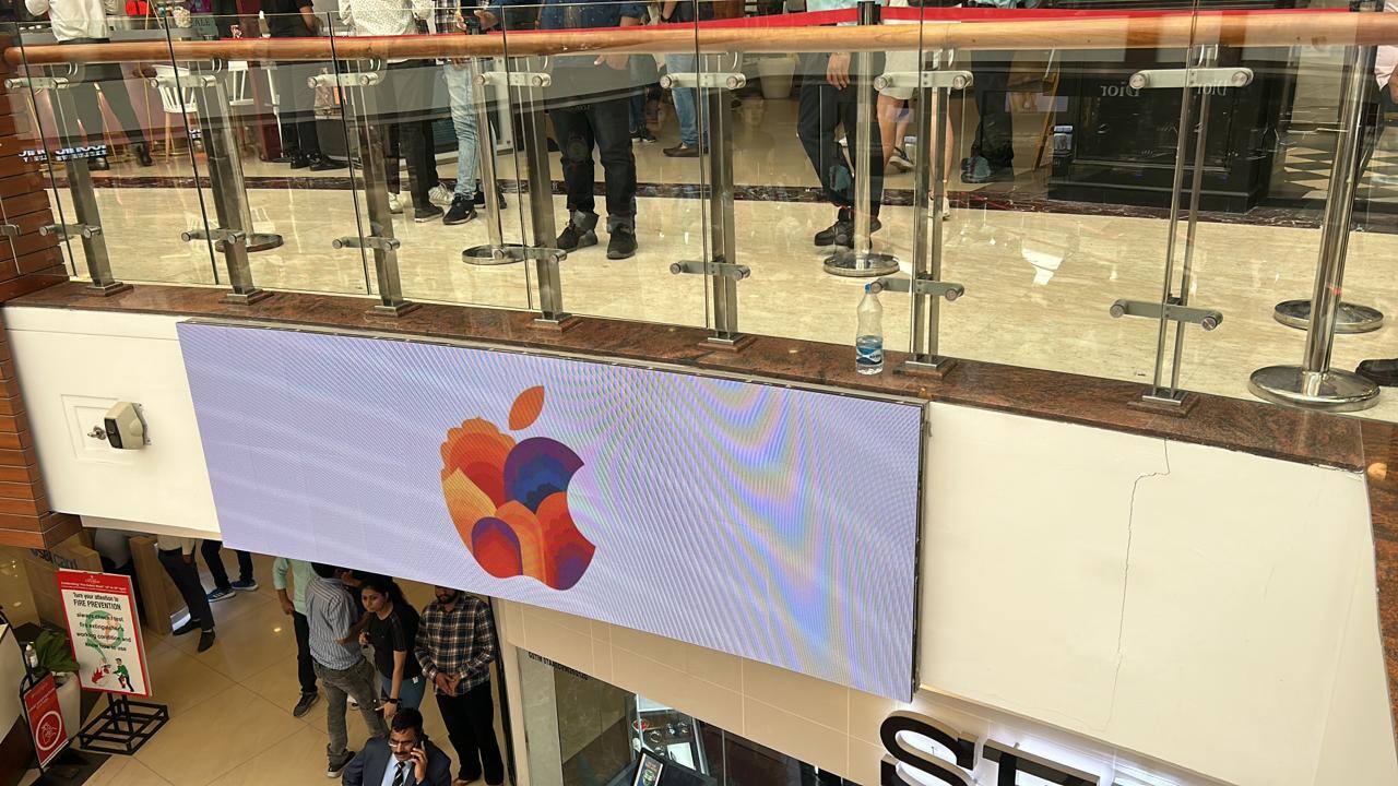 In Pics Apple Launches Its Second Store In Delhi S Select City Walk