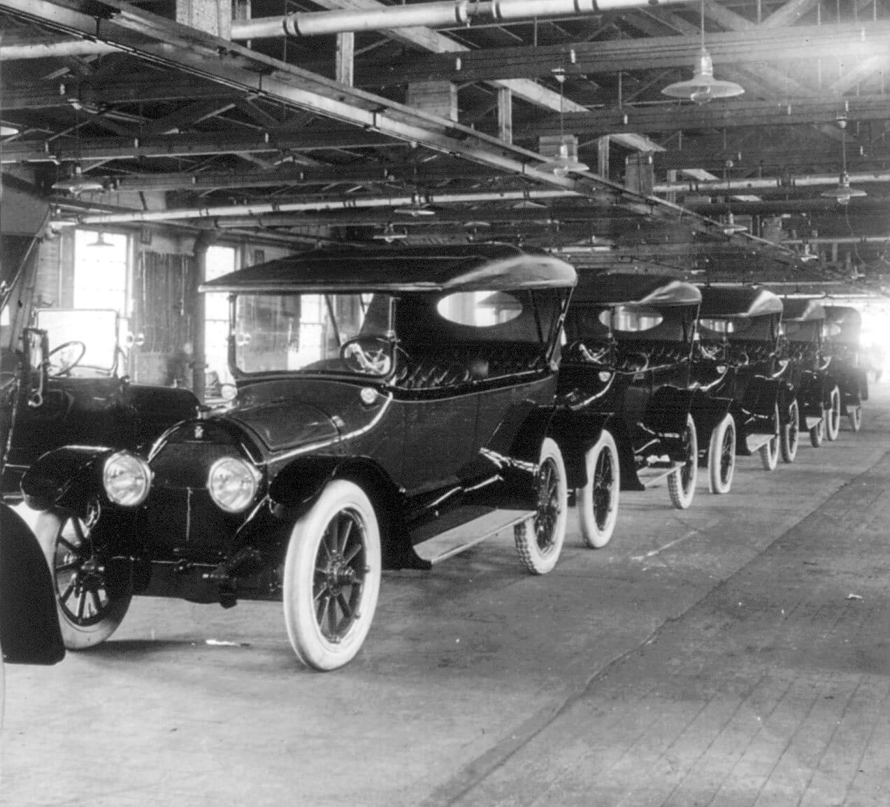 Vintage vs. Modern EVs: What 1910 Taught Us About 2035 - Featured Image