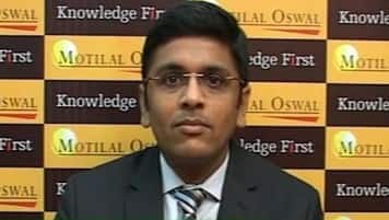 Expect pullback in crude: Navneet Damani