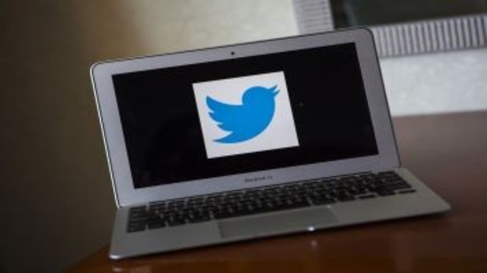 Twitter eases 140-character limit for tweets