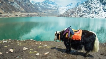 Wallpaper clouds, mountains, India, houses, Gangtok for mobile and desktop,  section пейзажи, resolution 5120x3413 - download