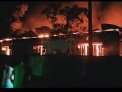 Bengal Post Poll Violence: केंद्रीय पैनल ने सौंपी अपनी रिपोर्ट, कहा- महिलाओं के साथ भी हुआ दुर्व्यवहार Bengal Post Poll Violence: केंद्रीय पैनल ने सौंपी अपनी रिपोर्ट, कहा- महिलाओं के साथ भी हुआ दुर्व्यवहार