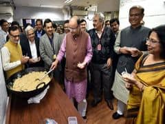 हलवा कार्यक्रम के साथ बजट की छपाई शुरू हलवा कार्यक्रम के साथ बजट की छपाई शुरू