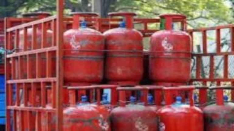 उज्‍ज्‍वला योजना: फ्री मिल रहा है गैस सिलेंडर, जानिए कैसे और कब तक है यह  स्कीम - pradhan mantri ujjwala yojana free lpg gas cylinder get free |  Moneycontrol Hindi