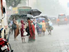 मुंबई में फिर शुरू हुई भारी बारिश, अगले 3 दिनों के लिए 17 राज्यों में जारी अलर्ट मुंबई में फिर शुरू हुई भारी बारिश, अगले 3 दिनों के लिए 17 राज्यों में जारी अलर्ट