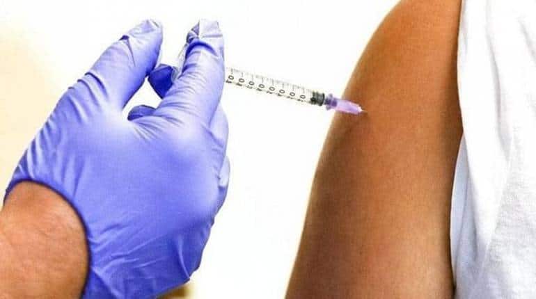 Covid-19 Vaccine: 40 साल से ऊपर वालों को दी जा सकती है बूस्टर डोज, Omicron वेरिएंट के चलते INSACOG की सिफारिश Covid-19 Vaccine: 40 साल से ऊपर वालों को दी जा सकती है बूस्टर डोज, Omicron वेरिएंट के चलते INSACOG की सिफारिश