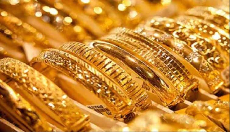 Gold Silver Price: आज फिर सोने-चांदी के भाव में आई गिरावट, 28000 के नीचे आया 14 कैरेट का रेट Gold Silver Price: आज फिर सोने-चांदी के भाव में आई गिरावट, 28000 के नीचे आया 14 कैरेट का रेट