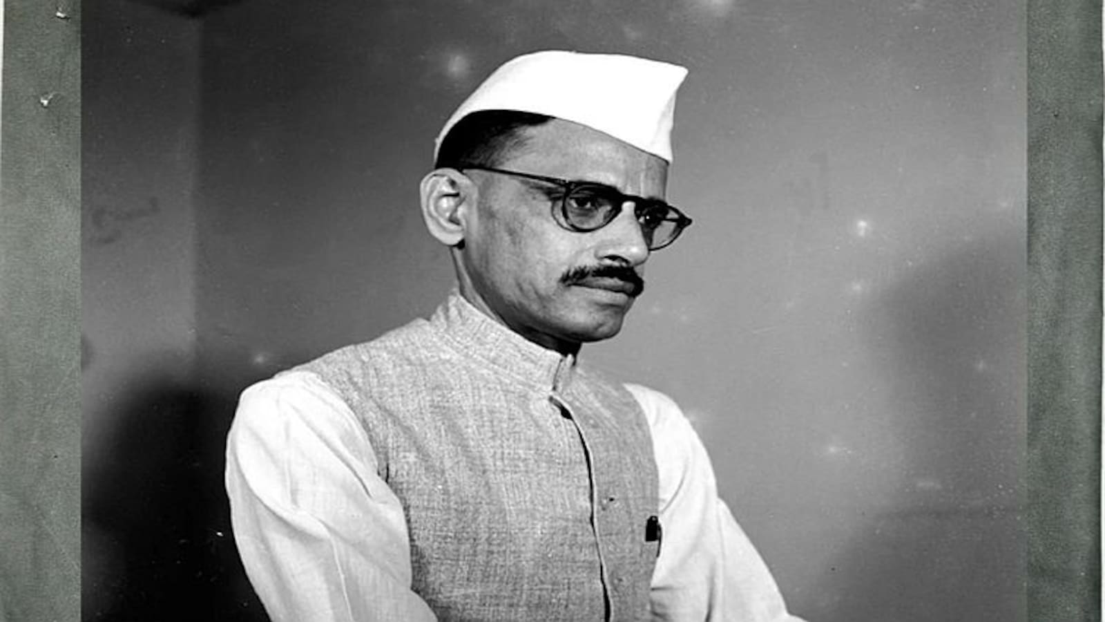 एक नेता ऐसा भी! गुलजारीलाल नंदा के निधन के समय उनके पास न मकान था ना आय का जरिया - gulzarilal nanda is most honest politician against corruption he was 13 days pm | Moneycontrol Hindi