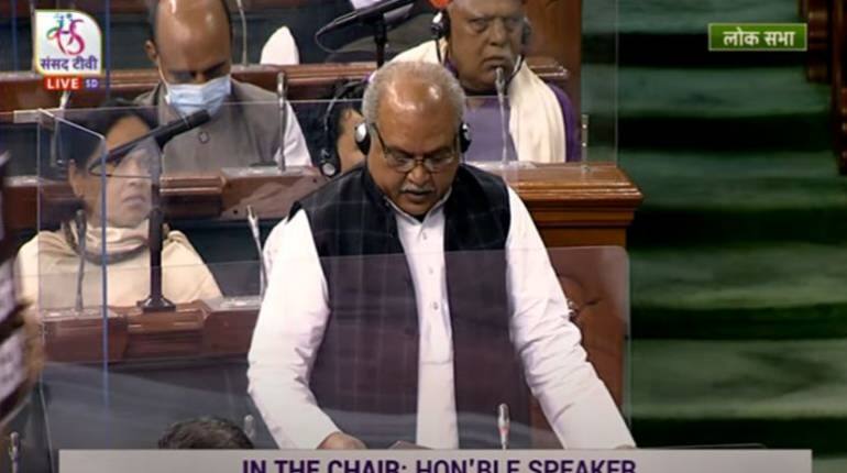 Parliament Winter Session: विपक्ष के हंगामे के बीच कृषि कानून वापसी का बिल लोकसभा में पास, चर्चा की मांग पर अड़ा विपक्ष