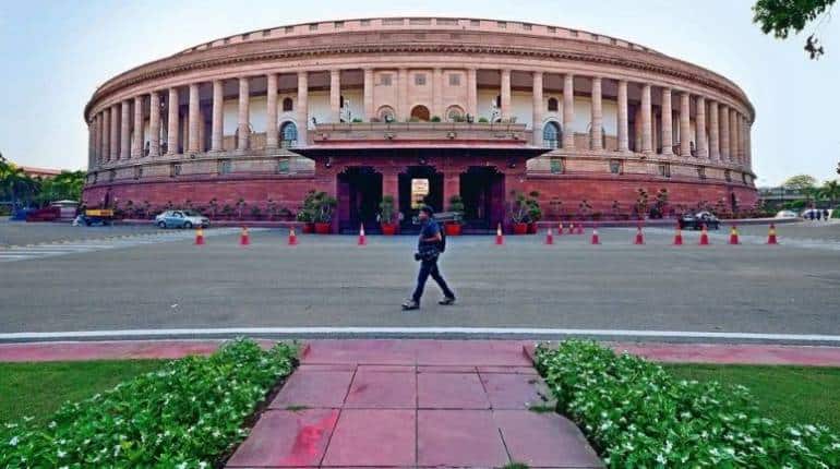 मॉनसून सत्र में 24 अहम बिल पेश करेगी सरकार, इन मुद्दों पर घेरने की तैयारी में विपक्ष