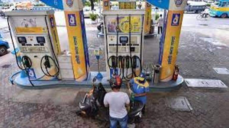 Petrol Diesel Price Today: तेल कंपनियों ने जारी किये पेट्रोल और डीजल के नए दाम, जानें रेट Petrol Diesel Price Today: तेल कंपनियों ने जारी किये पेट्रोल और डीजल के नए दाम, जानें रेट