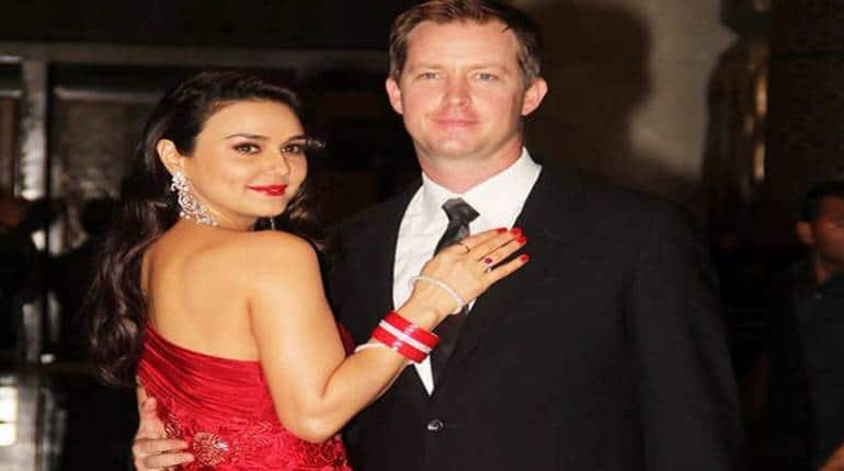 Preity Zinta: 46 साल की उम्र में जुड़वां बच्चों की मां बनीं प्रीति जिंटा, सरोगेसी से जन्मे बेटा-बेटी के नाम का किया खुलासा Preity Zinta: 46 साल की उम्र में जुड़वां बच्चों की मां बनीं प्रीति जिंटा, सरोगेसी से जन्मे बेटा-बेटी के नाम का किया खुलासा