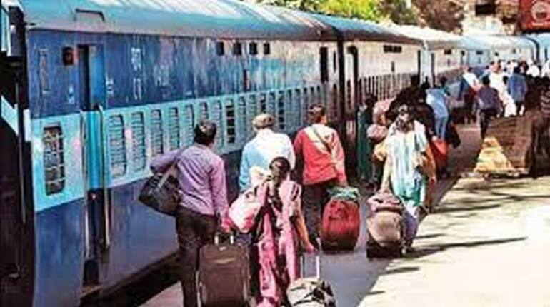 Indian Railways: कोरोना काल में बुजुर्गों को नहीं मिली छूट, रेलवे ने करीब 4 करोड़ बुजुर्गों से वसूला पूरा किराया Indian Railways: कोरोना काल में बुजुर्गों को नहीं मिली छूट, रेलवे ने करीब 4 करोड़ बुजुर्गों से वसूला पूरा किराया
