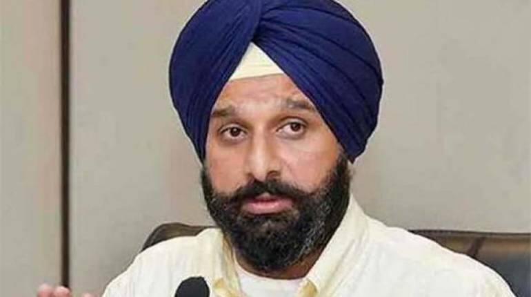 Punjab Election 2022: ड्रग्स केस में अकाली दल के पूर्व मंत्री बिक्रम मजीठिया के खिलाफ FIR दर्ज, किसी भी वक्त हो सकती है गिरफ्तारी Punjab Election 2022: ड्रग्स केस में अकाली दल के पूर्व मंत्री बिक्रम मजीठिया के खिलाफ FIR दर्ज, किसी भी वक्त हो सकती है गिरफ्तारी