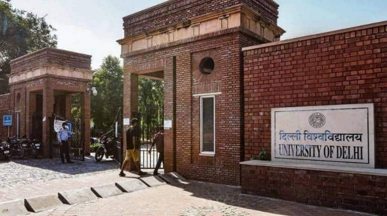 DU Examination Fees: यूनिवर्सिटी ने एग्जाम फीस से जुटाए 9.5 करोड़ रुपए, Samarth पोर्टल की मदद से जमा हुई दोगुना रकम DU Examination Fees: यूनिवर्सिटी ने एग्जाम फीस से जुटाए 9.5 करोड़ रुपए, Samarth पोर्टल की मदद से जमा हुई दोगुना रकम