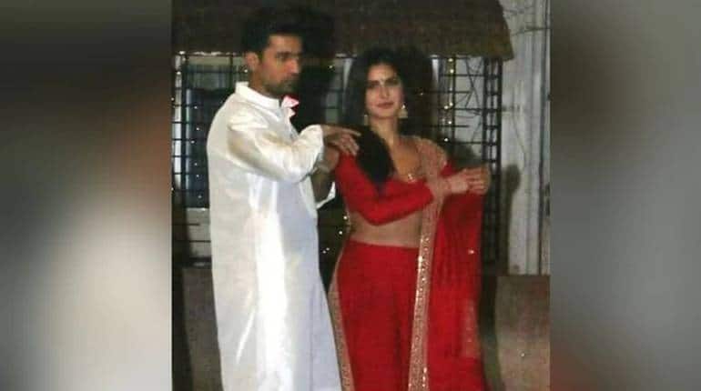 Katrina Vicky Wedding: आज शादी के बंधन में बंध जाएंगे विक्की-कैटरीना, 80 करोड़ में Amazon Prime को बेचे टेलिकॉस्ट राइट्स!