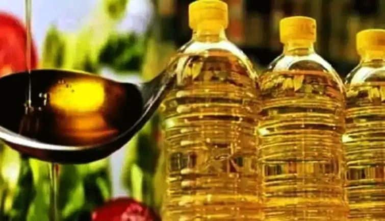 Edible Oil : रुपए में कमजोरी बिगाड़ेगी खाने का स्वाद, खाने के तेल हो सकते हैं महंगे Edible Oil : रुपए में कमजोरी बिगाड़ेगी खाने का स्वाद, खाने के तेल हो सकते हैं महंगे