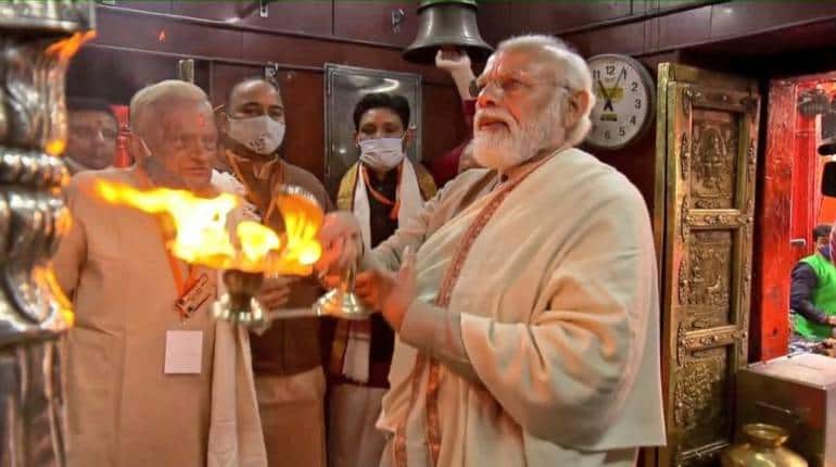 Kashi Vishwanath Dham: वाराणसी पहुंचे PM मोदी ने की 'काशी विश्वनाथ मंदिर' में पूजा-अर्चना, थोड़ी देर में जनता को समर्पित करेंगे कॉरिडोर