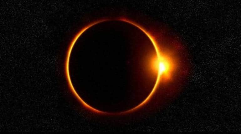 Solar Eclipse 2021: जानें साल के आखिरी सूर्यग्रहण का समय, इन कामों को करने से बचें- वरना होगा नुकसान Solar Eclipse 2021: जानें साल के आखिरी सूर्यग्रहण का समय, इन कामों को करने से बचें- वरना होगा नुकसान
