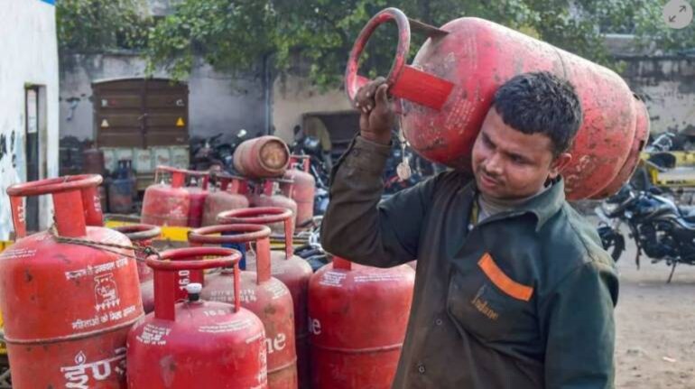 LPG Cylinder Price: दिसंबर महीने में रसोई गैस हुई महंगी, जानें नए दाम