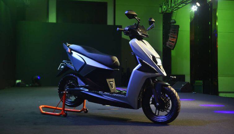 Simple Energy सबसे बड़े इलेक्ट्रिक 2-व्हीलर प्लांट के लिए तमिलनाडु में करेगी ₹2,500 करोड़ का निवेश Simple Energy सबसे बड़े इलेक्ट्रिक 2-व्हीलर प्लांट के लिए तमिलनाडु में करेगी ₹2,500 करोड़ का निवेश