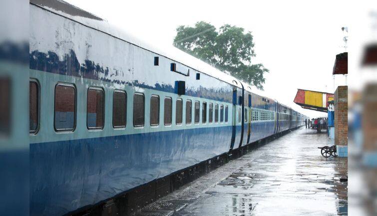 Cyclone Jawad के चलते रेलवे ने 3 और 4 दिसंबर को करीब 100 ट्रेनें की रद्द, यात्रा से पहले देख लें इनकी पूरी लिस्ट Cyclone Jawad के चलते रेलवे ने 3 और 4 दिसंबर को करीब 100 ट्रेनें की रद्द, यात्रा से पहले देख लें इनकी पूरी लिस्ट