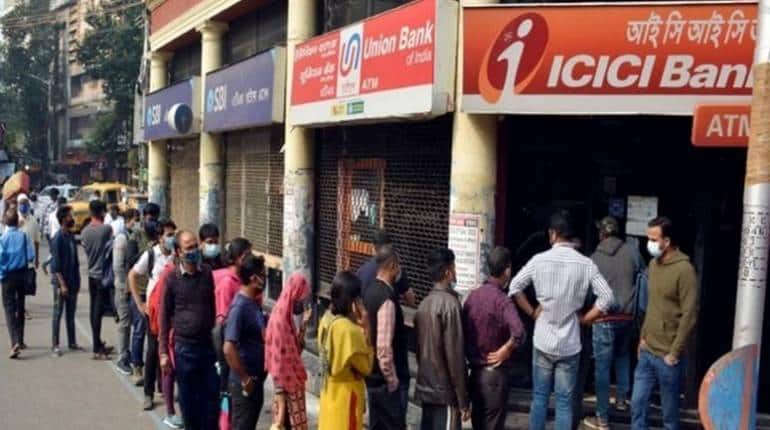 ATM से तय सीमा से ज्यादा बार कैश निकालने पर देनी होगी अब 21 रुपए प्रति ट्रांजैक्शन की फीस