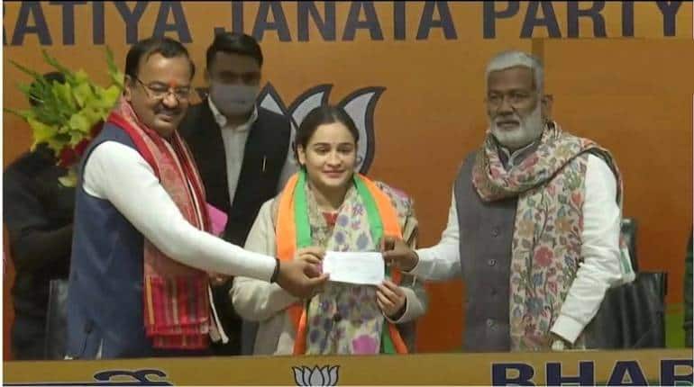 UP Election 2022: मुलायम सिंह यादव की छोटी बहू अपर्णा यादव ने थामा BJP का दामन, बोलीं- PM मोदी से हमेशा रही प्रभावित