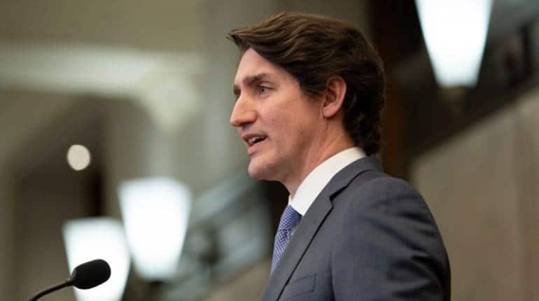 Justin Trudeau: ट्रक ड्राइवरों के भारी विरोध-प्रदर्शन के बीच परिवार समेत घर छोड़कर सीक्रेट लोकेशन पर भागे कनाडा के PM