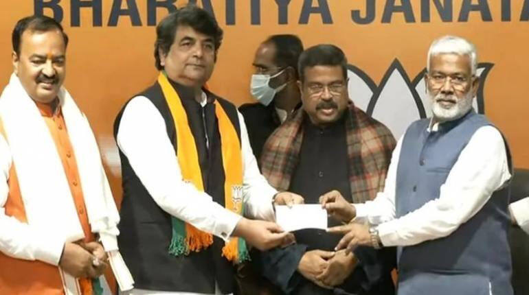 'कांग्रेस न अब वो पार्टी रही, न वो सोच रही', BJP में शामिल हुए आरपीएन सिंह, AICC हेडक्वार्टर से हटाई गई उनकी नेमप्लेट 'कांग्रेस न अब वो पार्टी रही, न वो सोच रही', BJP में शामिल हुए आरपीएन सिंह, AICC हेडक्वार्टर से हटाई गई उनकी नेमप्लेट