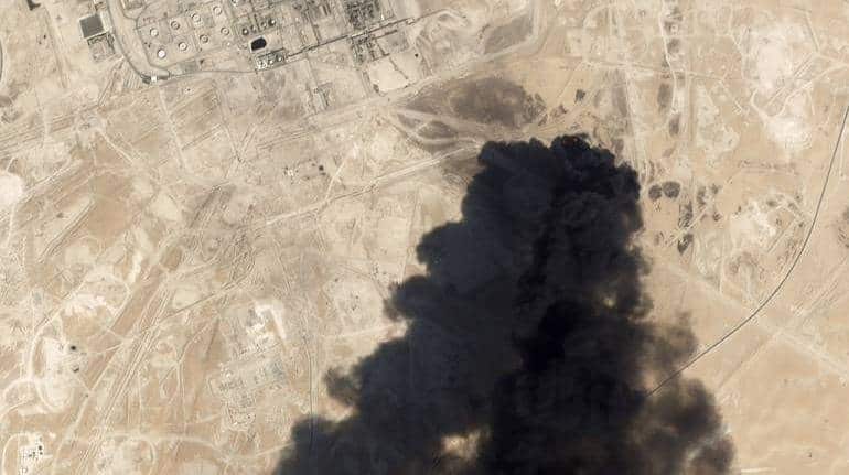 UAE: अबू धाबी में ड्रोन से हुआ हमला, 2 भारतीय समेत तीन की मौत, तीन तेल टैंकरों में लगी आग