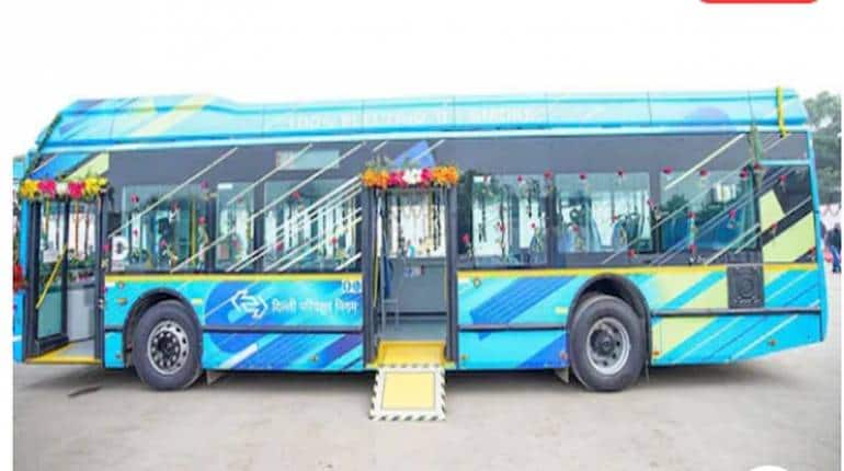 अरविंद केजरीवाल ने DTC की पहली इलेक्ट्रिक बस को आज दिखाई हरी झंडी, जानें इसके फीचर्स और डिजाइन की खासियत अरविंद केजरीवाल ने DTC की पहली इलेक्ट्रिक बस को आज दिखाई हरी झंडी, जानें इसके फीचर्स और डिजाइन की खासियत