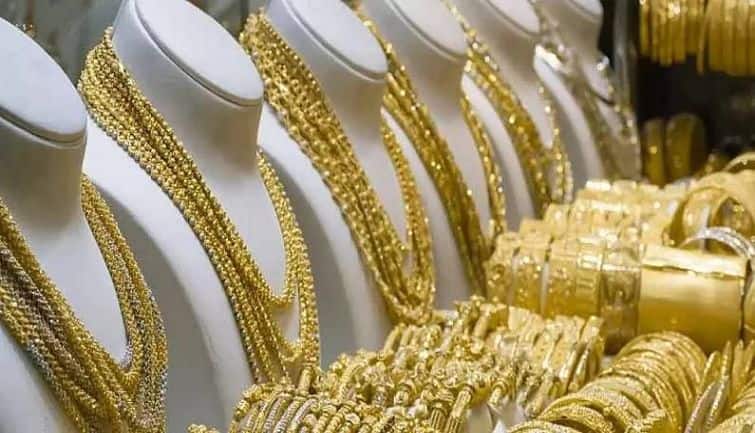 Gold Silver Price: आज सोने के भाव में आई गिरावट, जानें कितना सस्ता हुआ Gold  - gold silver price today gold rates increased silver decrease sone chandi  ke bhav bullion rates sarafa