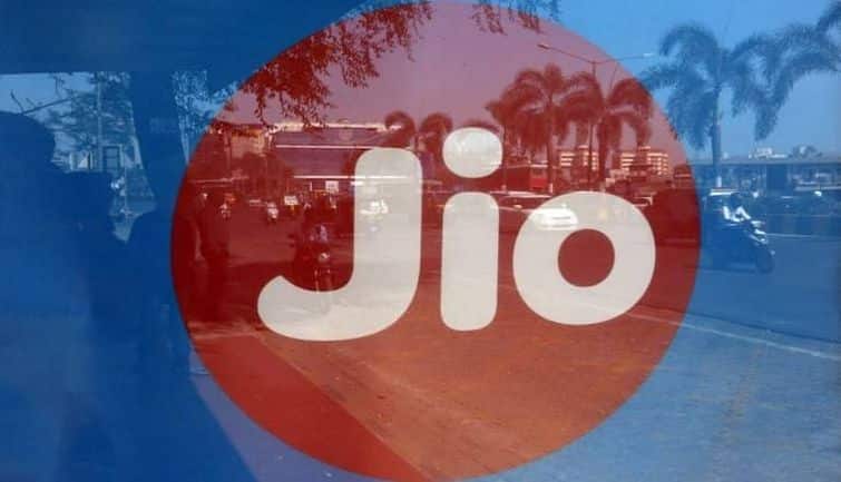 Jio Recharge Plan: जियो का धांसू मंथली वैलिडिटी वाला रिचार्ज प्लान, मिलेगा 1.5GB डेटा रोजाना