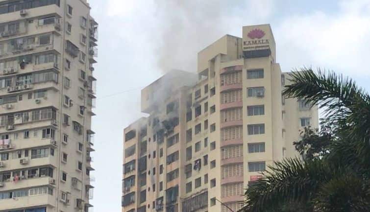 Mumbai Fire: मुंबई में बहुमंजिला बिल्डिंग में लगी आग, 15 लोग जख्मीं और 7 की हुई मौत