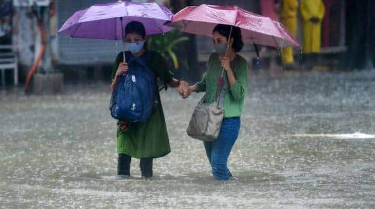 Weather Forecast: मौसम ने फिर ली करवट! इन राज्यों में भारी बारिश की चेतावनी, जानें छठ के दौरान कैसा रहेगा मौसम