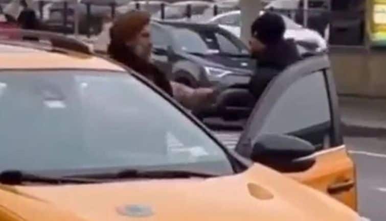 Attack on a Sikh cab driver : सिख टैक्सी ड्राइवर पर हमले से परेशान US, कहा-पकड़े जाएंगे अपराधी Attack on a Sikh cab driver : सिख टैक्सी ड्राइवर पर हमले से परेशान US, कहा-पकड़े जाएंगे अपराधी